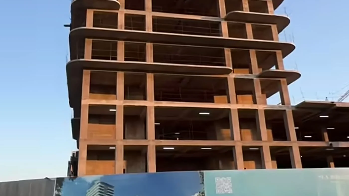 Tikintidə qüllə və Sky Park adlı hasar